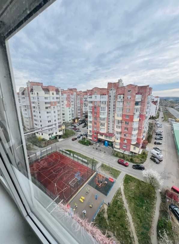 Продаж 3к квартири 65 кв. м на вул. Пирогова