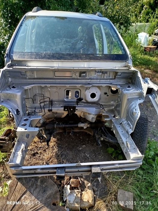 Передня четверть дачія спрінг