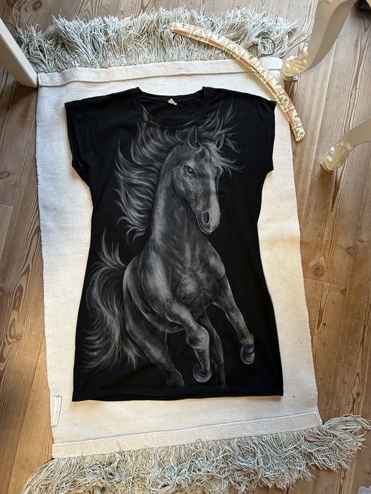 Bluzka, sukienka czarna z motywem konia M