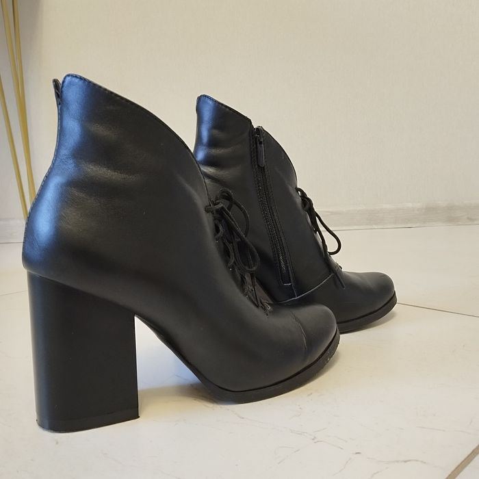 Ботильйони чобітки ботинки