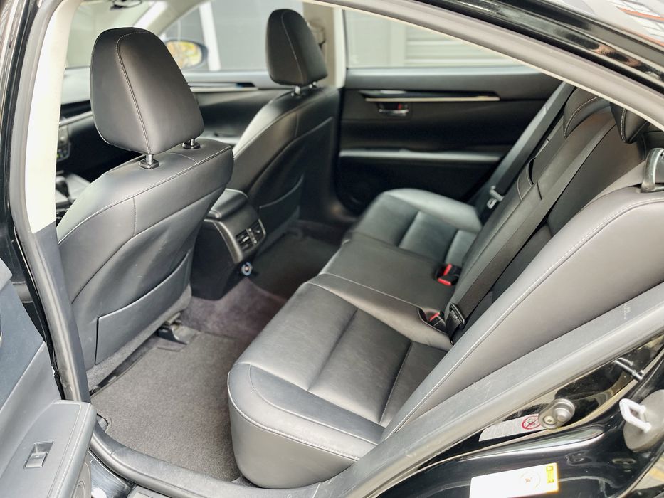 Лексус ес 350 2014 року