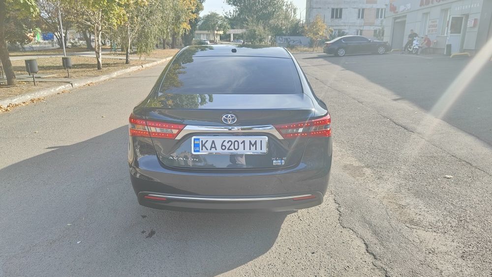 Продам Tyota Avalon ГИБРИД 2016года..