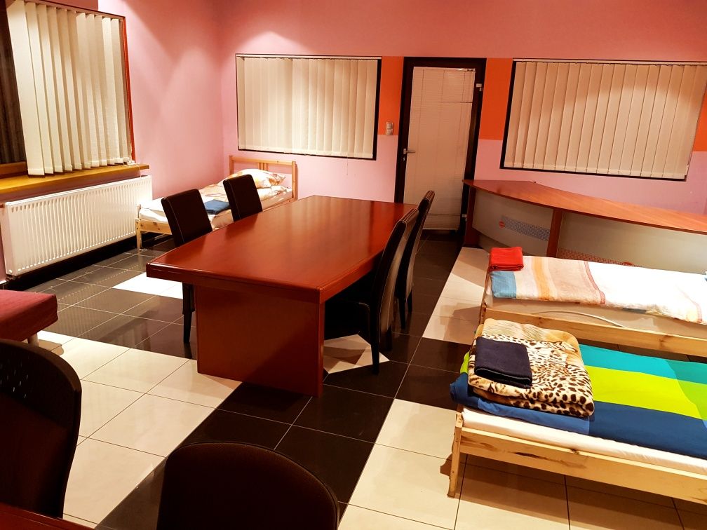 Pokój pokoje 1-5os Łazienka Hostel Siłownia Sauna Nocleg Rzgów Mandori