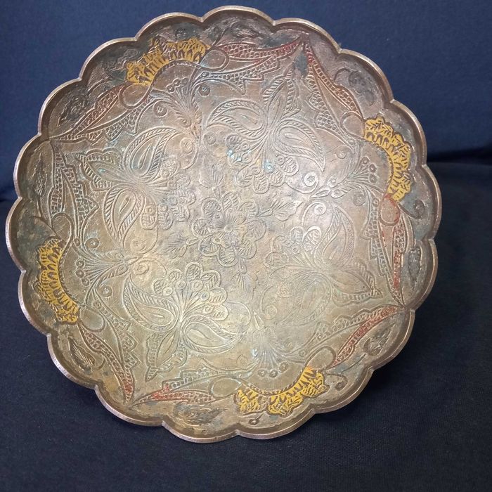 Utensílio Indiano em latão e esmalte