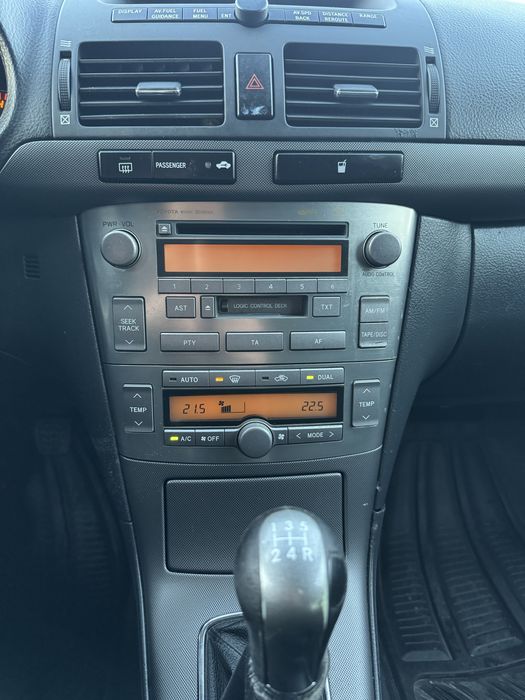 Toyota Avensis 2,0d механіка дизельний універсал в гарному стані