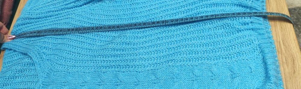 PILNIE sprzedam sweter damski rozmiar uniwersalny kolor jasnoniebieski