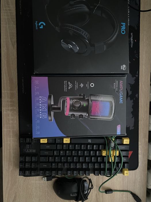 Logitech g pro x, fifine AM6, hyperX мышка, rztk клавиатура.