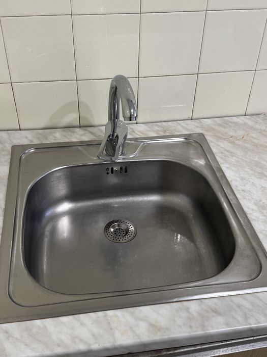 Мойка с нержавейки и кран