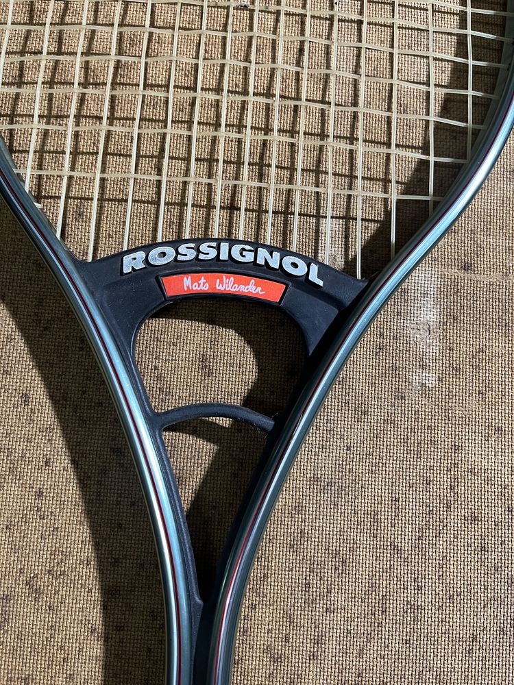 Varias raquetes tenis