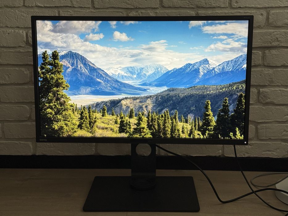 Ogromny monitor 32" UHD 4K 60 Hz,na nóżce,bez martwych pixeli