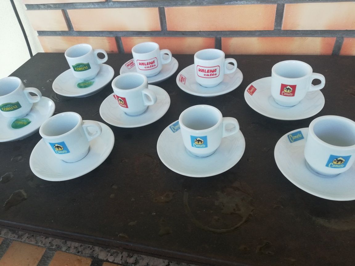 Chávenas de café camelo, valena, corsini