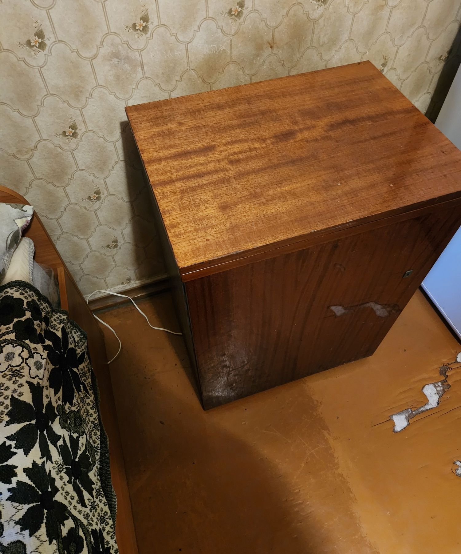 Продам швейную машину Чайка с электроприводом