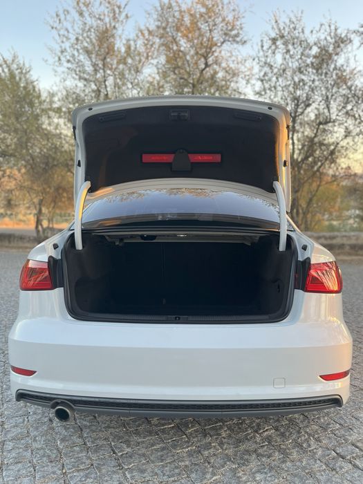 Audi A3 Limousine 1.6 TDI SLine Sport Pack