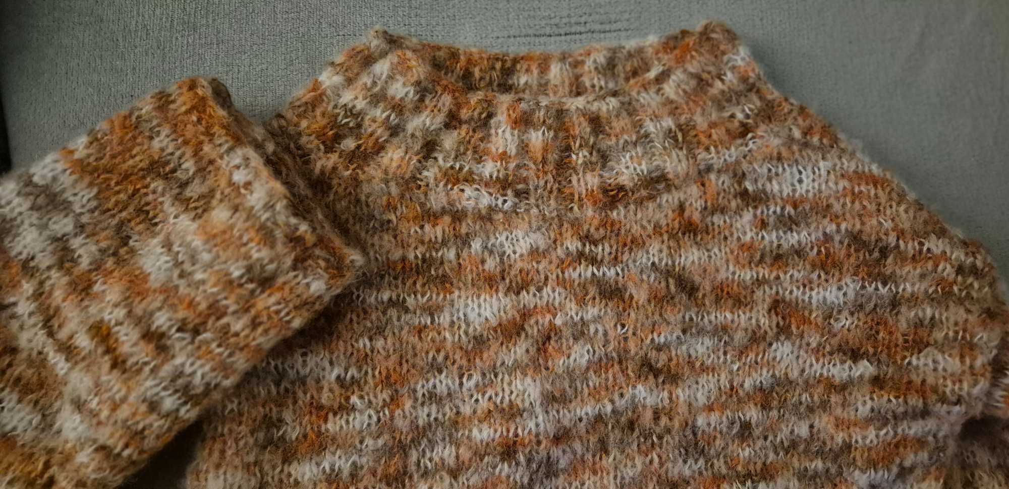 Sweter ręcznie robiony cieniowany
