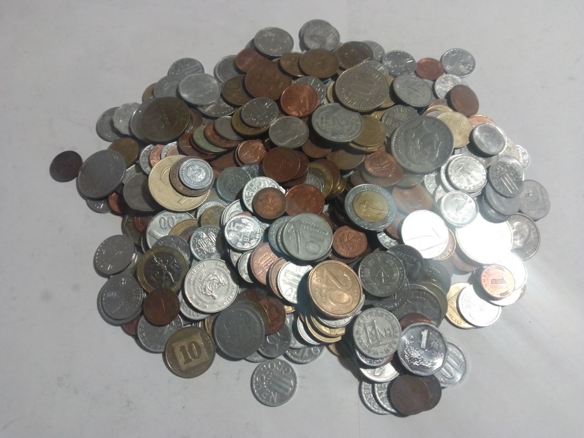 1 кг ., Монети світу