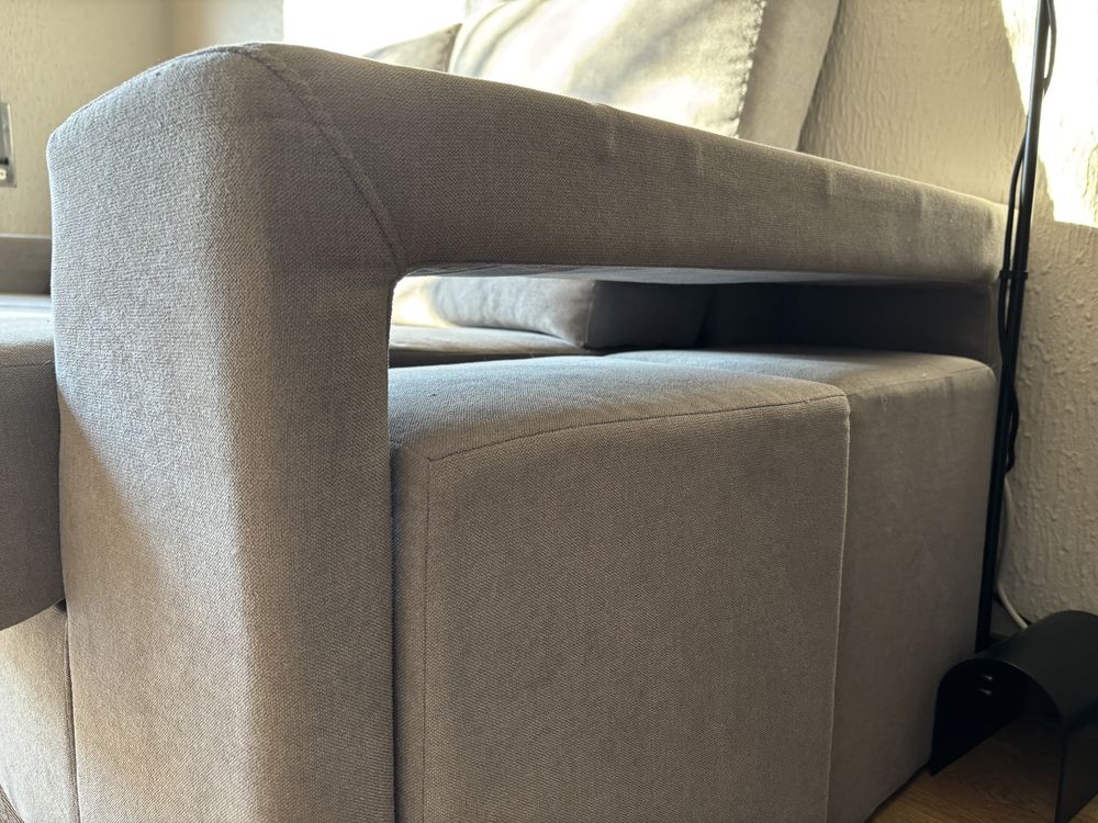 Sofá cinza com chaise longue