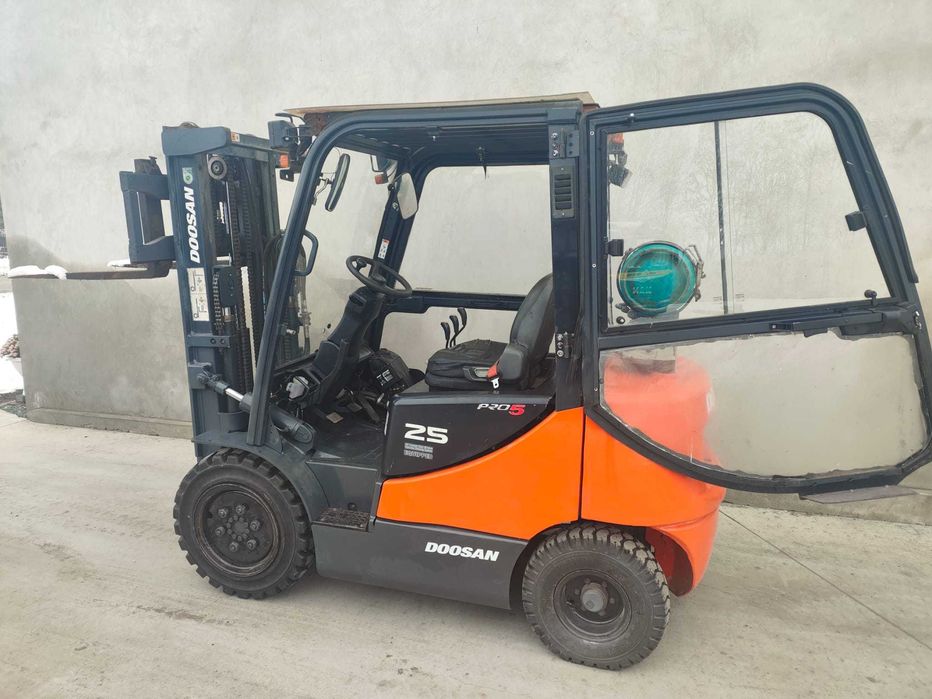 wózek widłowy DOOSAN G25P, z 2017 roku