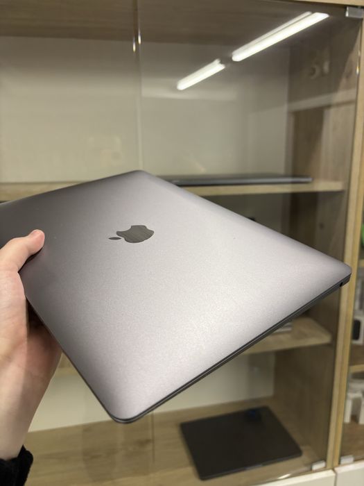 Macbook Air 2020 M1 8/256, дешево, дуже класний макбук