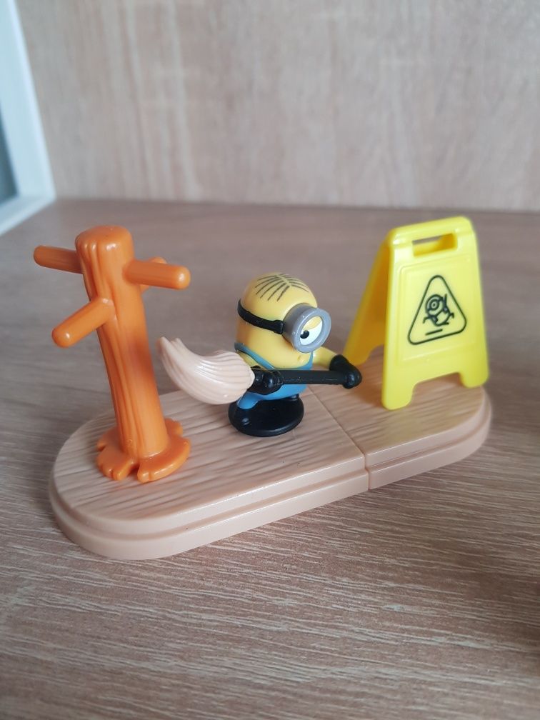 5 figurek Minionki z Jajek Kinder