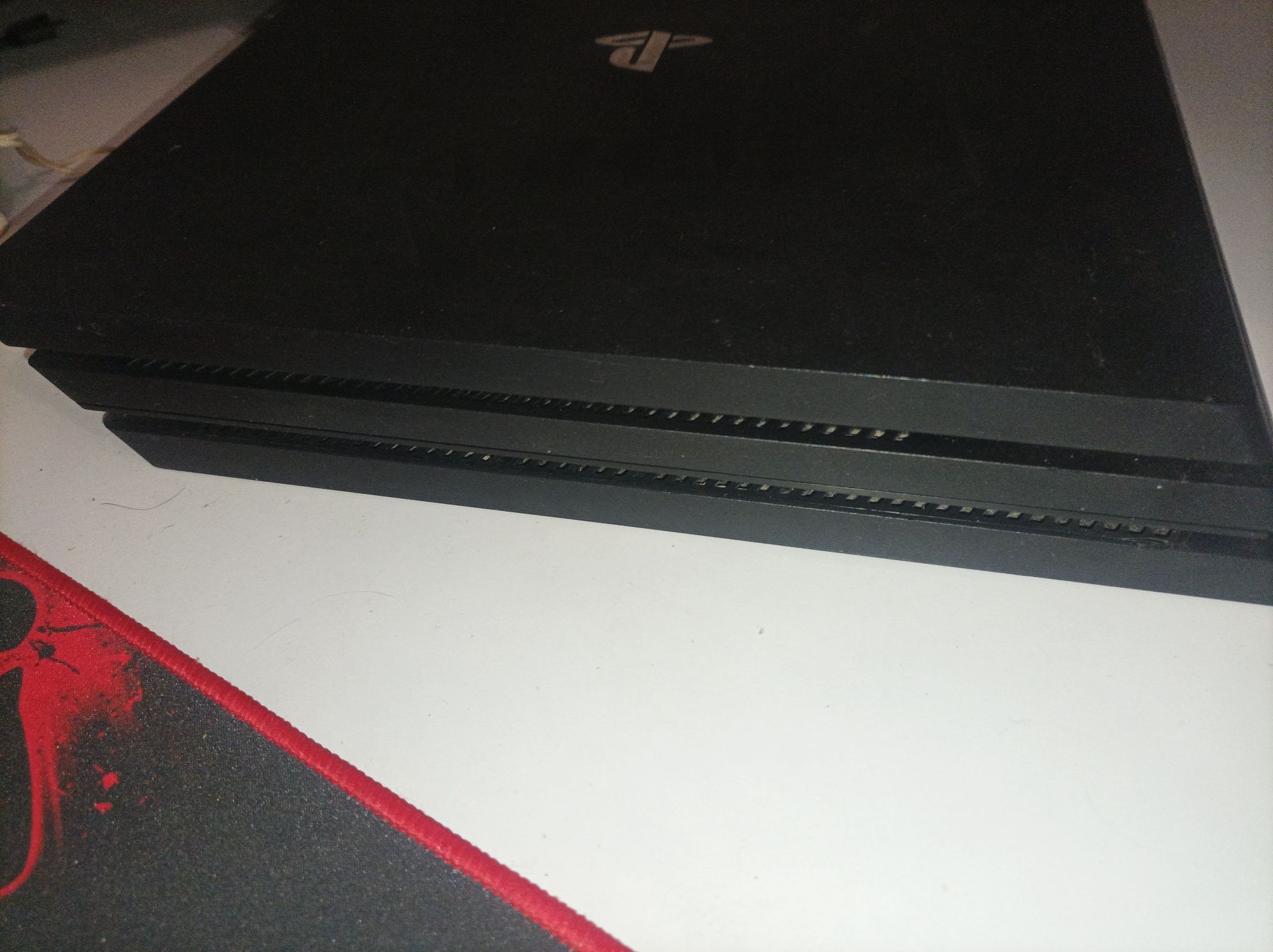 Ps4 pro как новая 1TB диски ГТА 5  юфс 3  и 2 джойст