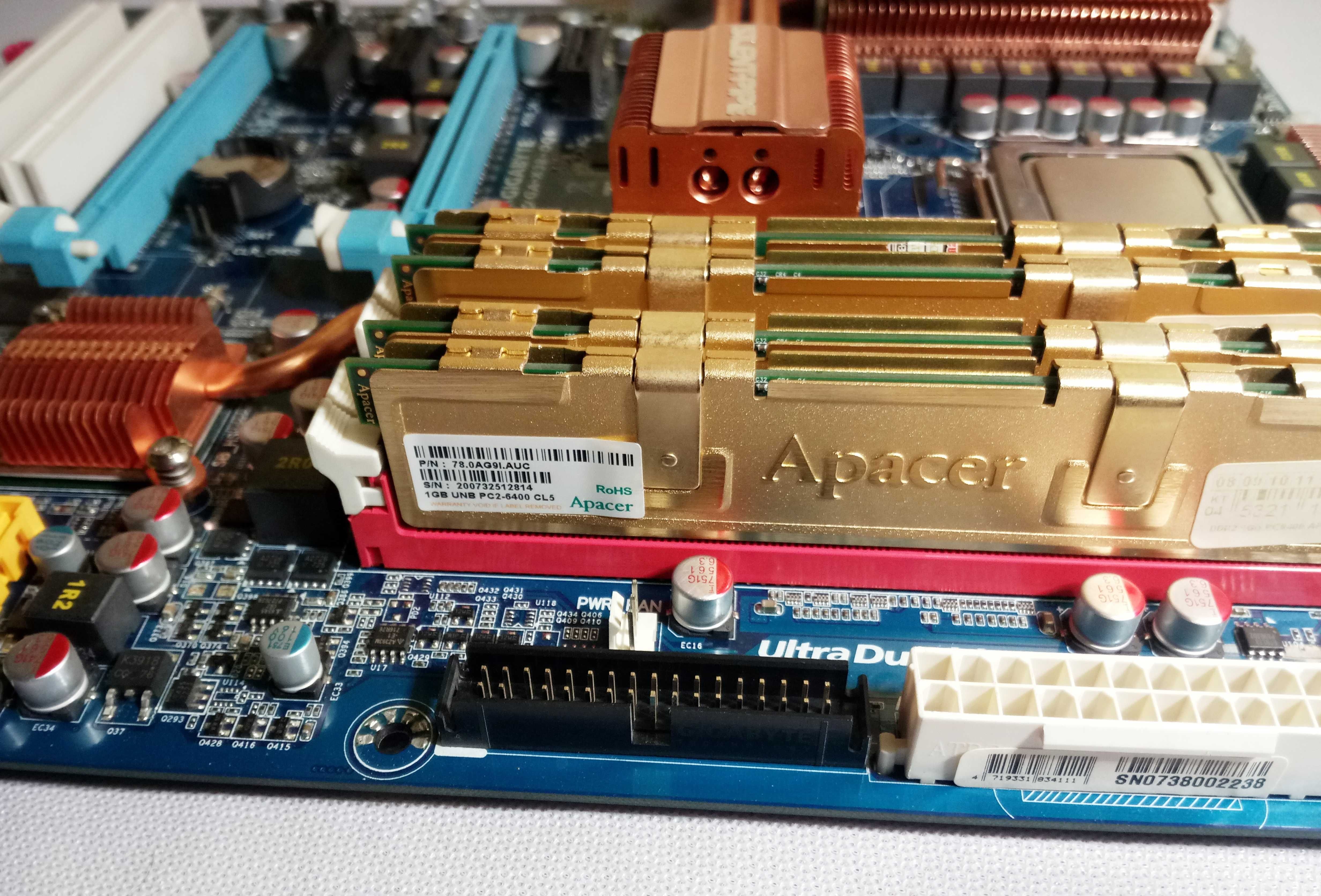Gigabyte GA-X38-DQ6 + Core 2 Quad Q6600 + 4 X 1GB Apacer DDR2 800MHz