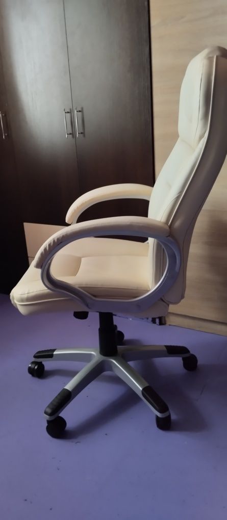 Компьютерное кресло