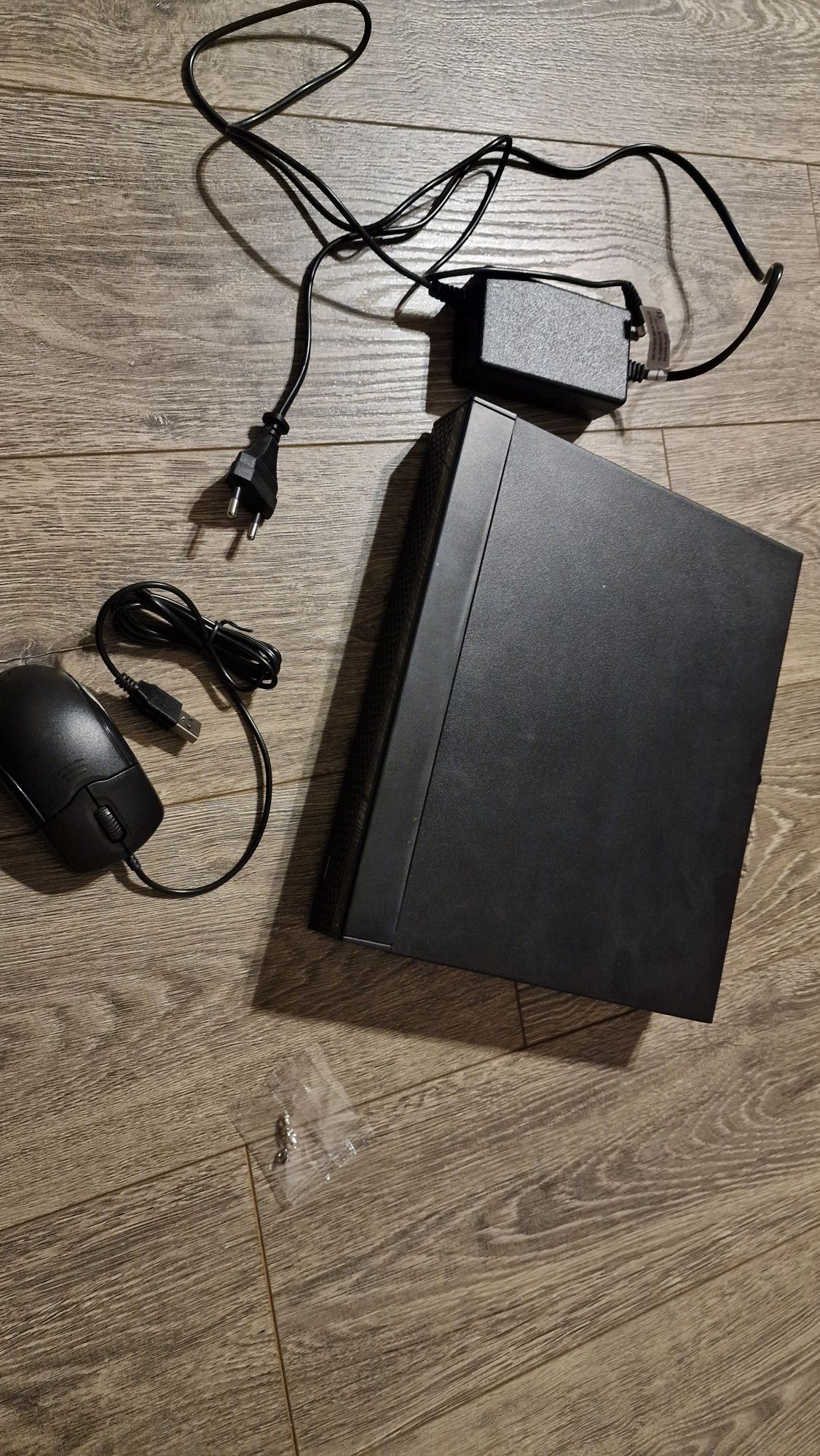Rejestrator kamer na 4 kamery+ dysk 1 Tb