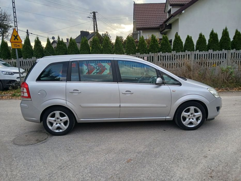 Opel Zafira 2006r 1.8 benzyna 7 osobowy bez korozji