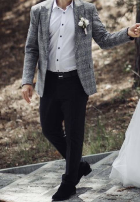 Костюм чоловічий та різні сорочки М