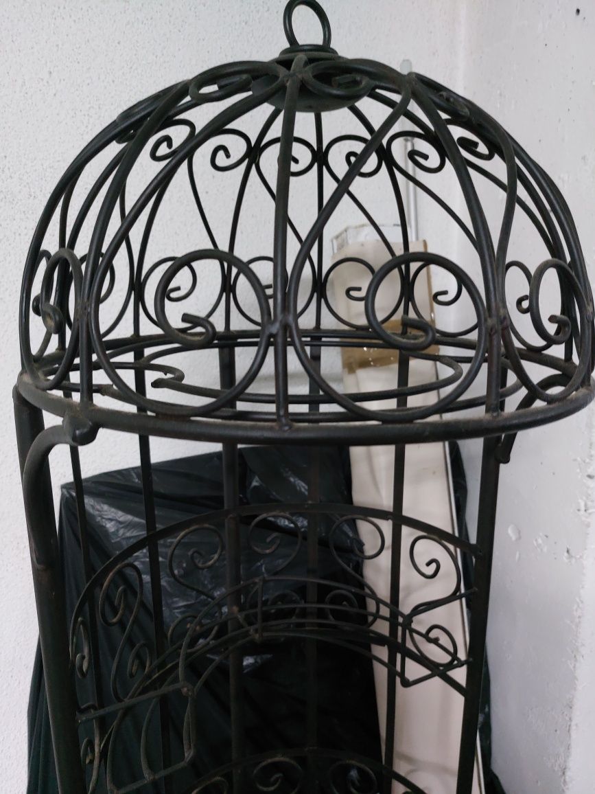 Garrafeira de ferro