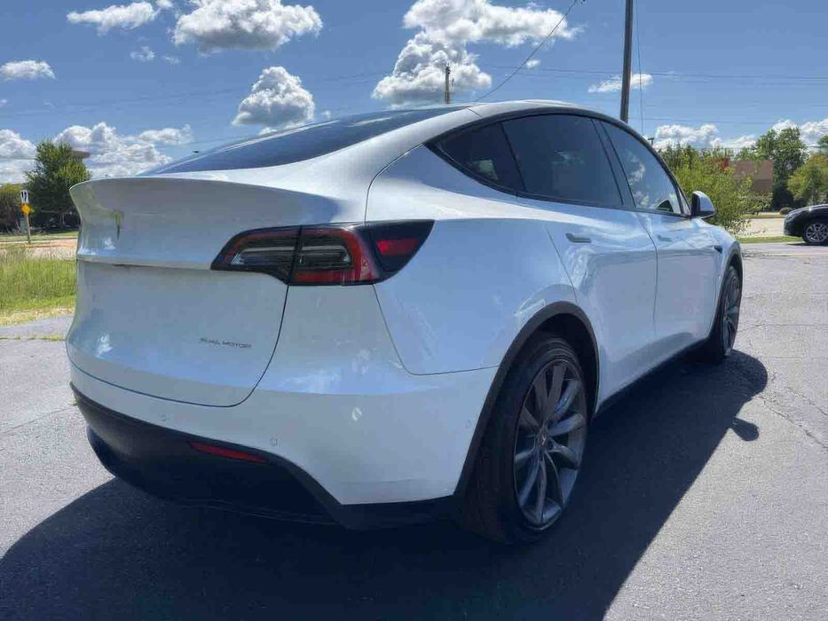 Tesla Model Y Long Range      2021