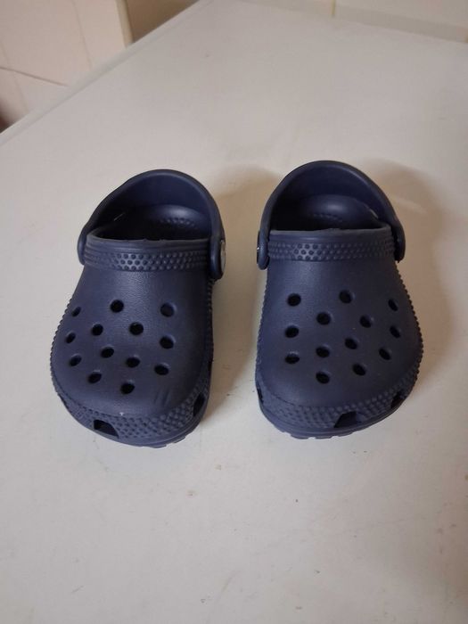 Crocs azul marinhas 23