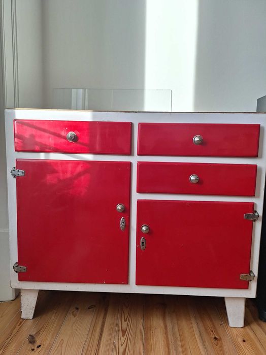 Móvel vintage para renovar