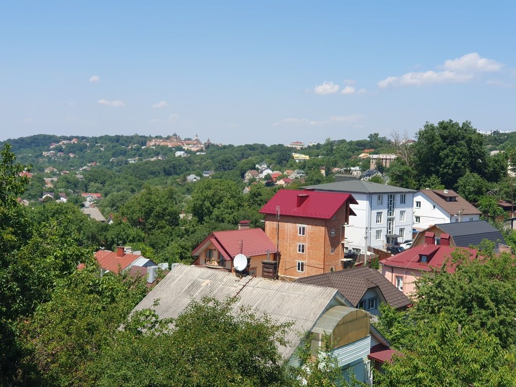 Будинок у Центрі міста, з власним двором