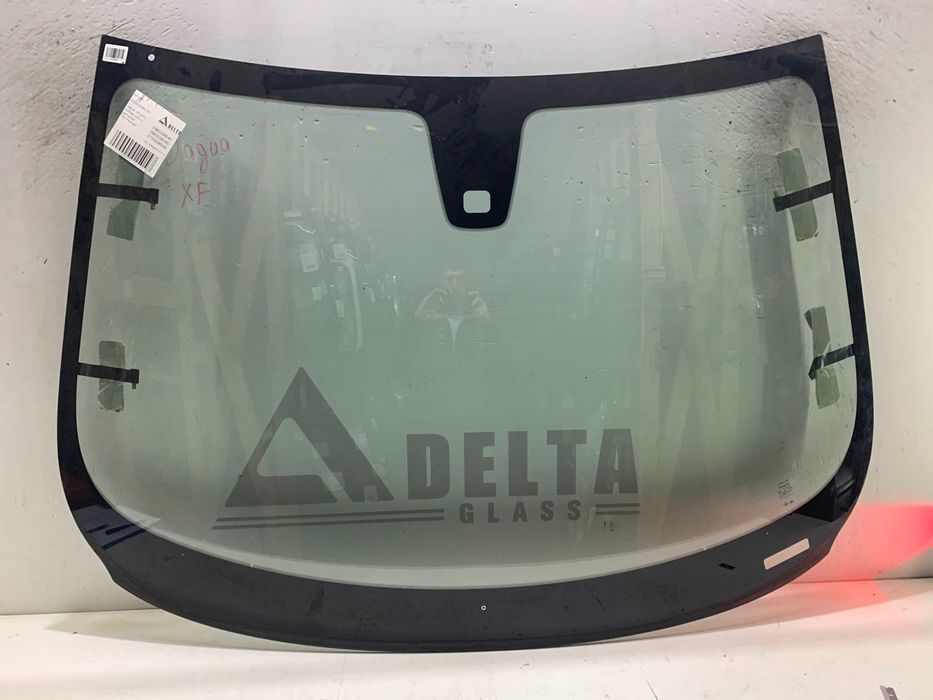 Jaguar XF Лобове скло (2008-2014)