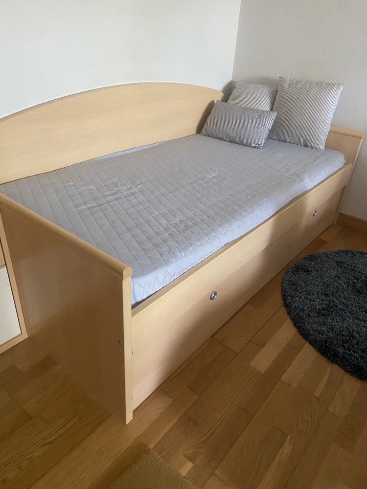 Cama tipo estudio