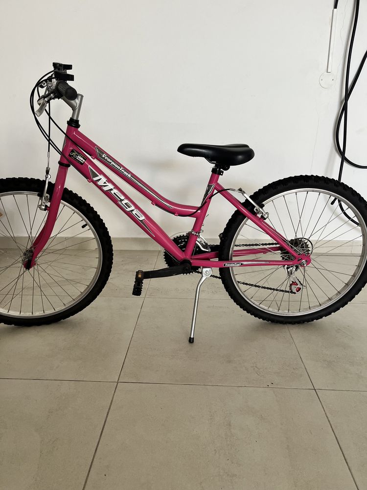 Bicicleta de montanha de menina