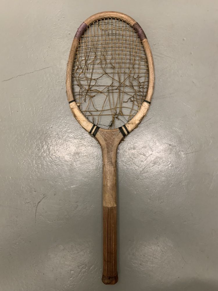 Bardzo stara rakieta tenisowa - drewniana
