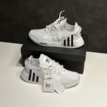 Adidas NMD R1 V2 (42,5) DS