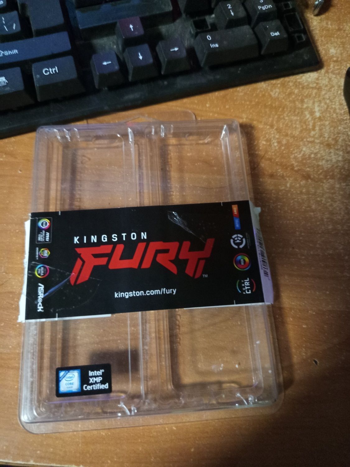 продам оперативную память 16Gb DDR4 3600MHz Kingston Fury Beast RGB