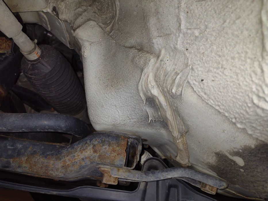 Profesjonalne sprawdzenie auta przed zakupem, oględziny samochodu.