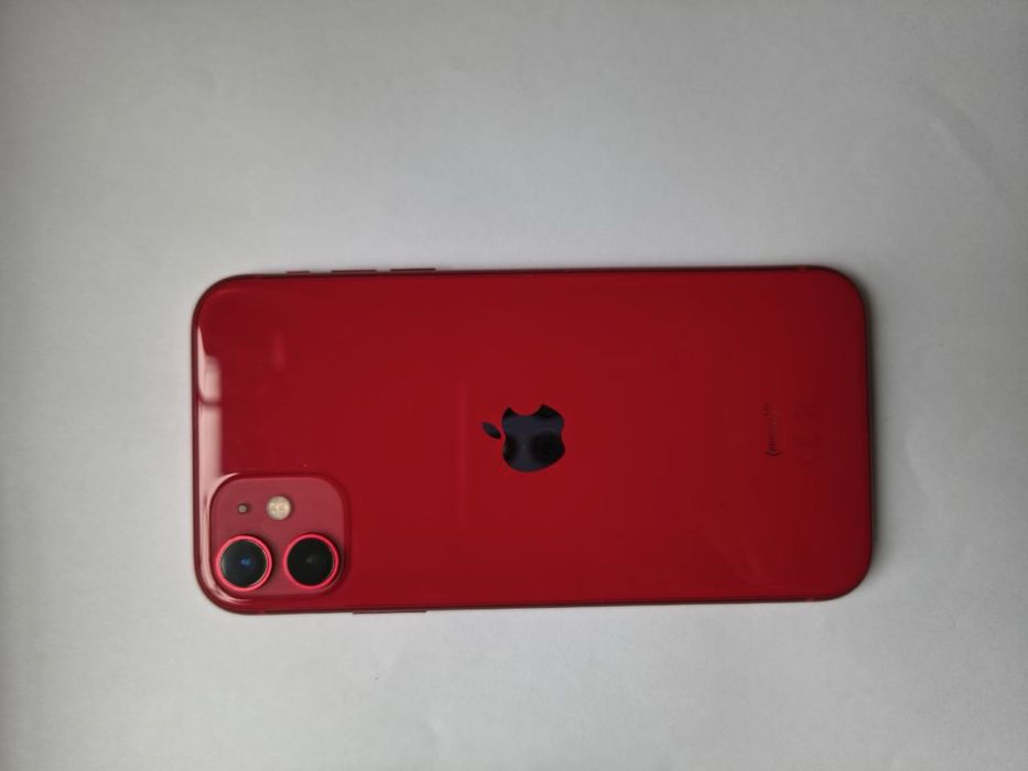 Айфон 11 червоного кольору