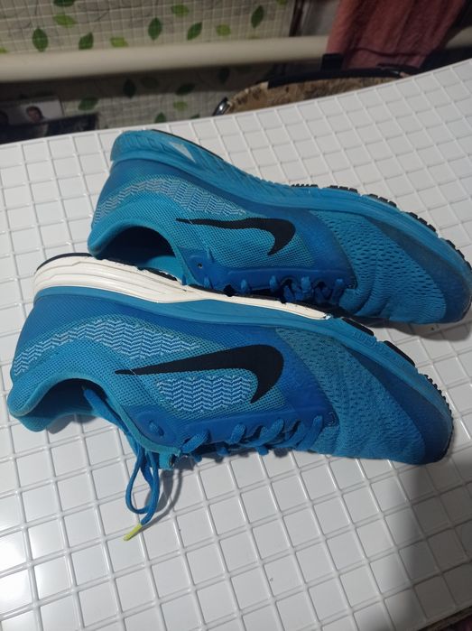 Спортивні кросівки чоловічі