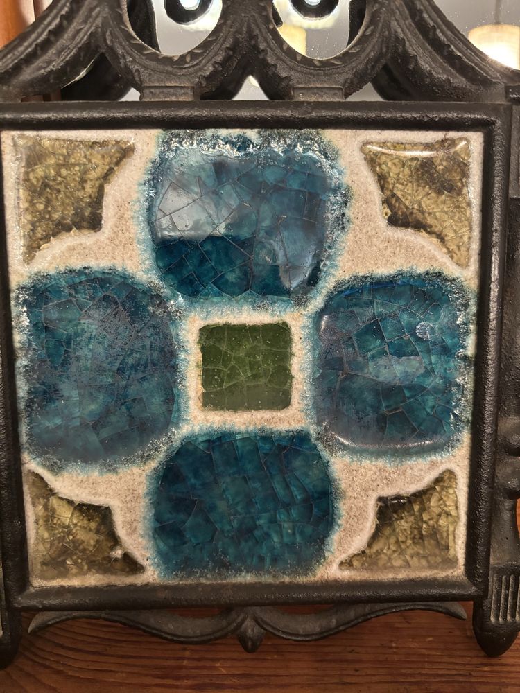 Azulejo Gresval com moldura em ferro forjado