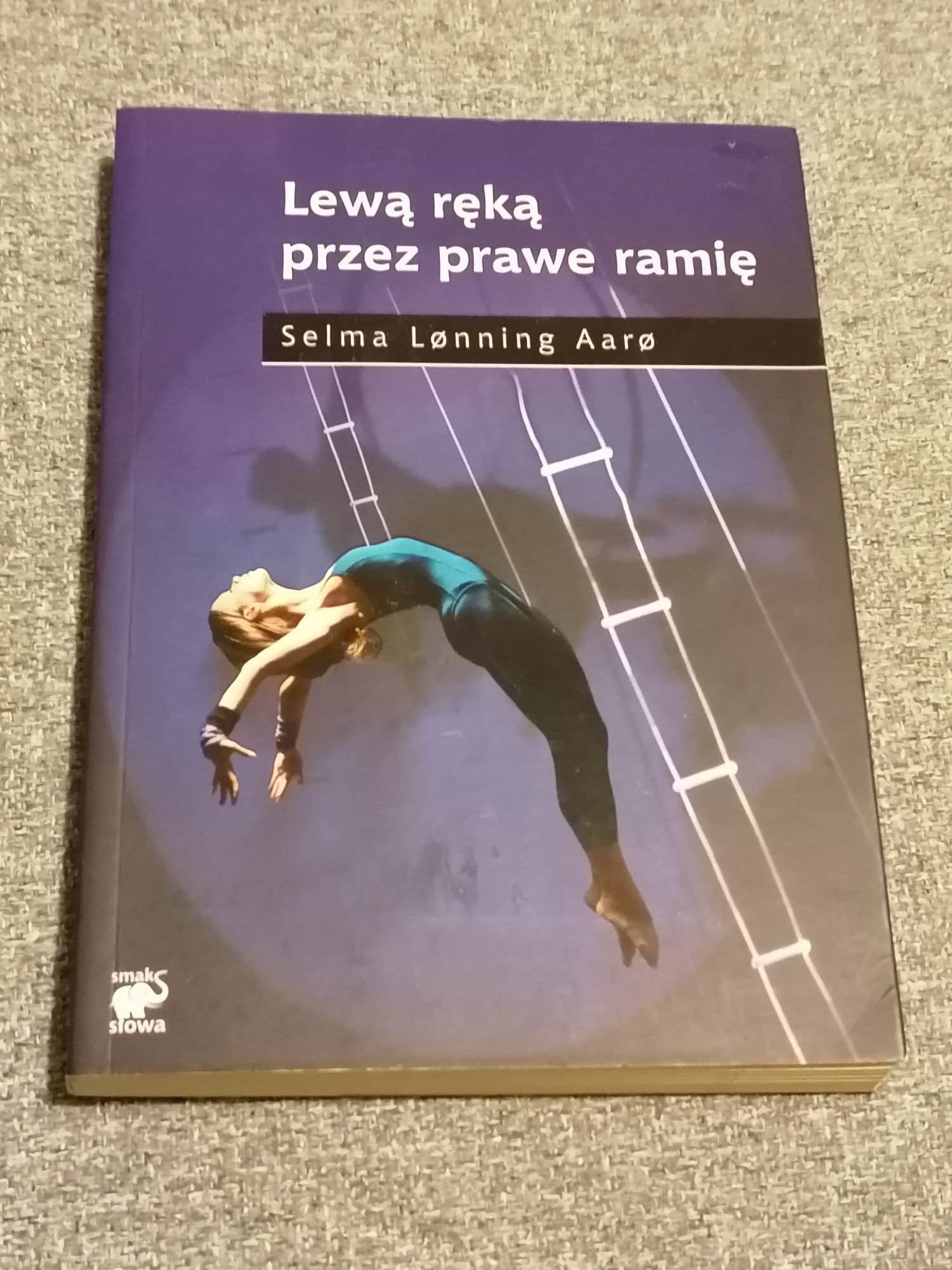 Książka - Lewą ręką przez prawe ramię - Selma Lonning Aaro