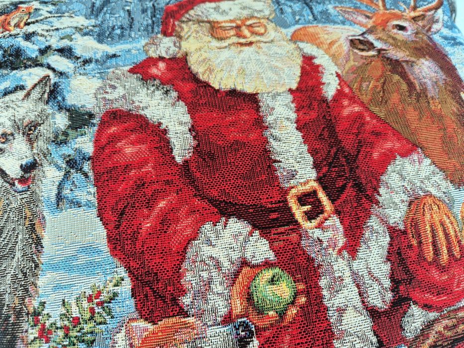 Poszewka 45x45 cm gobelinowa deze Świętym Mikołajem i zwierzętami F203