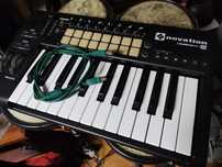 Teclado midi Novation launchkey 25
