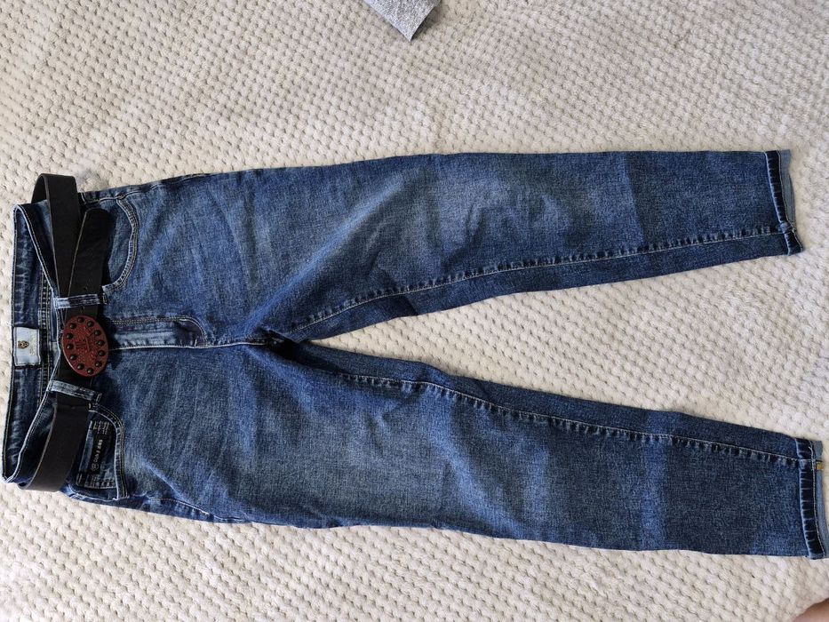 Новые джинсы с ремнем
