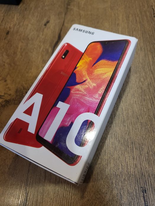 Продам Samsung A10, червоний, майже новий.
