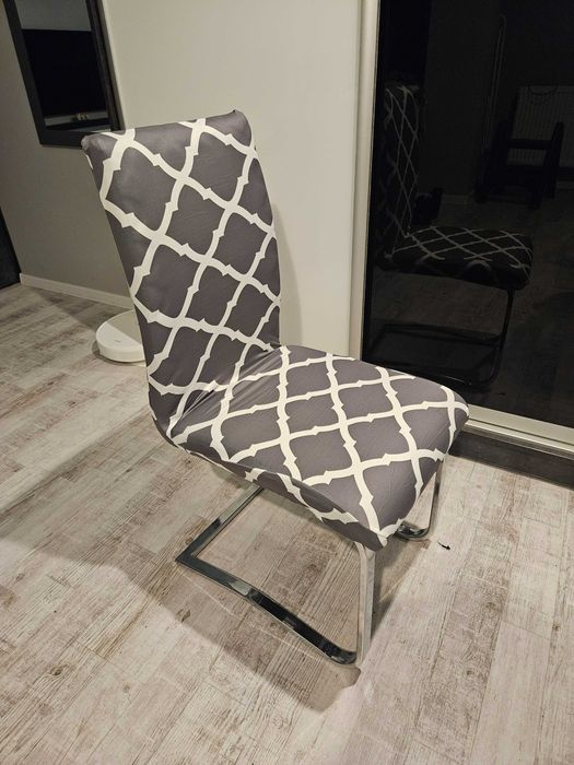 Pokrowce na krzesła wzór szaro białe elastyczne uniwersalne 4 sztuki